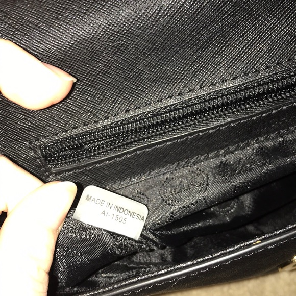 Michael Kors purse - Picture 3 of 5